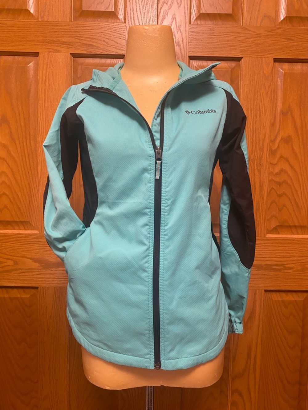 Columbia Women’s Lightweight Aqua Blue Softshell Jacket